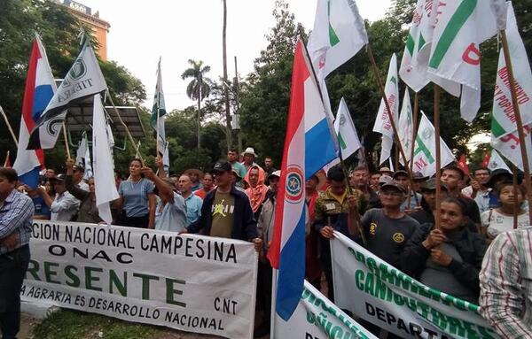 Tras llegada de campesinos a la capital, prevén marcha para este jueves
