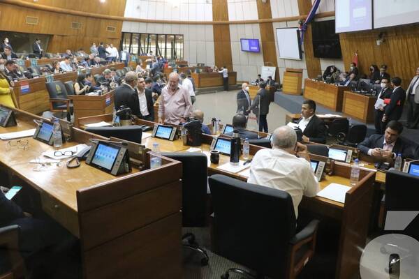 Crónica / Archivan pedido de juicio político a Sandra Quiñonez