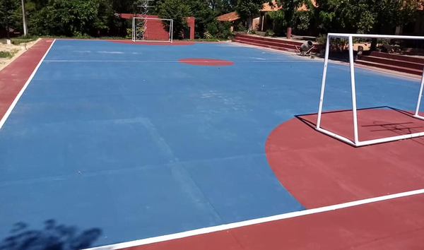 Gobenación realiza refacción de pista en Colegio de Villarrica - Noticiero Paraguay