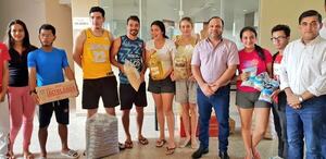 Ministro entregó alimentos a la Residencia Universitaria - Noticiero Paraguay