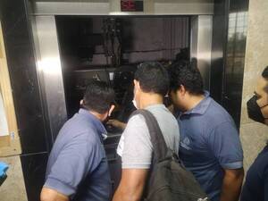 Crónica / Susto en Diputados: ascensor se bloqueó con 3 funcionarios dentro