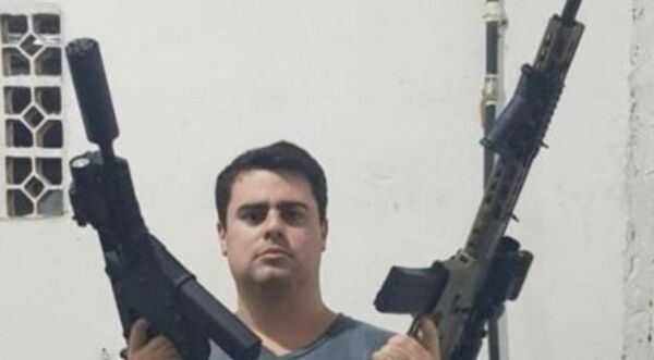 Detienen a un abogado por violencia familiar e incautaron un arsenal