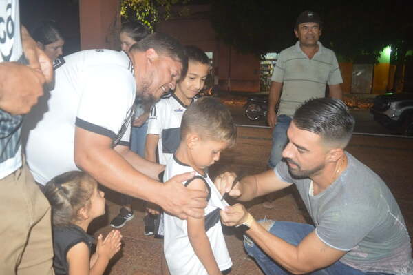 Julio César Cáceres, recibió la muestra de cariño de sus compueblanos sanjosianos - Noticiero Paraguay