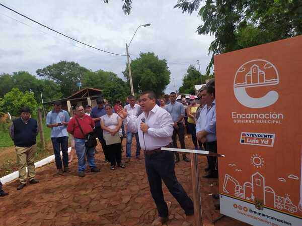 Empedrados llegan a más barrios de Encarnación