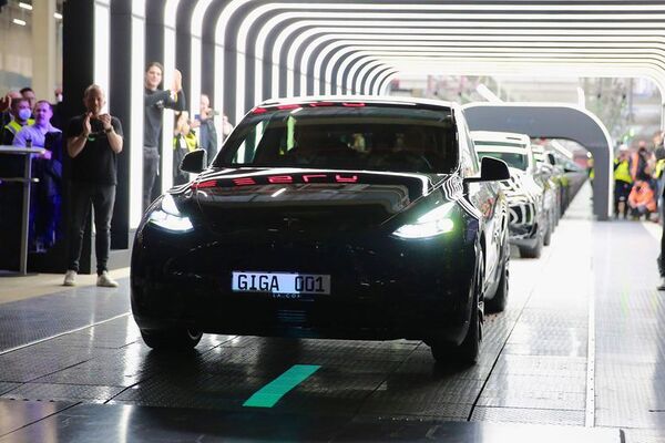 Elon Musk inaugura su “megafábrica” de Tesla en Alemania - Tecnología - ABC Color