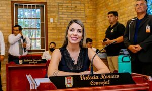 Comunicador no podrá acercarse a Valeria Romero