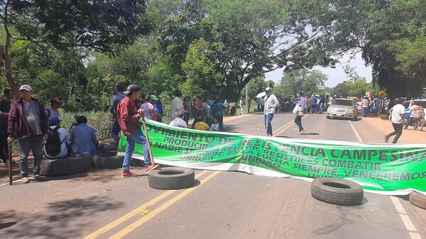 Campesinos y transportistas siguen con bloqueo en varios puntos de la ruta PY 08, en San Pedro - Nacionales - ABC Color