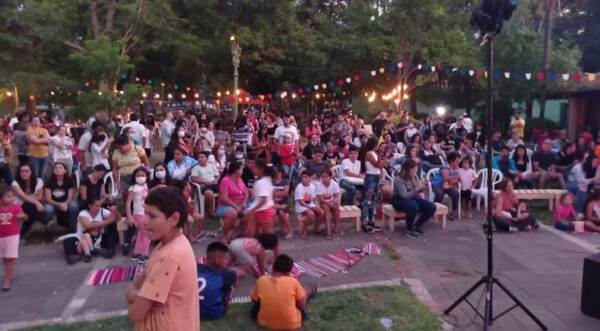 Plan CHA: Se desarrolló con éxito Feria Colorida en el Parque Caballero