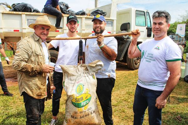 Recogen 5.153 kilos de basura del arroyo Hu´i Rupa y alrededores - La Clave