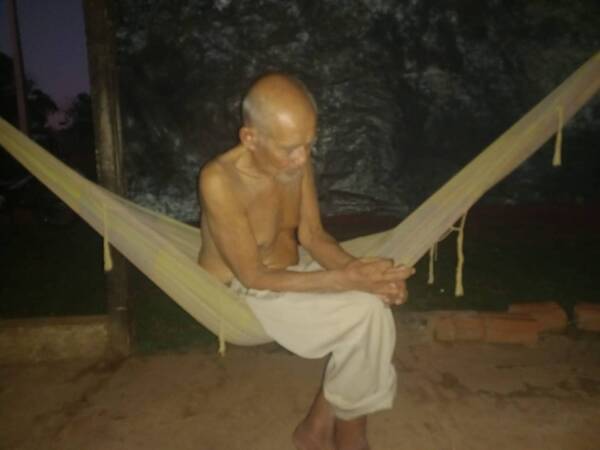 Crónica / Abuelito ciego ruega por un sueldo de tercera edad "para poder comer"