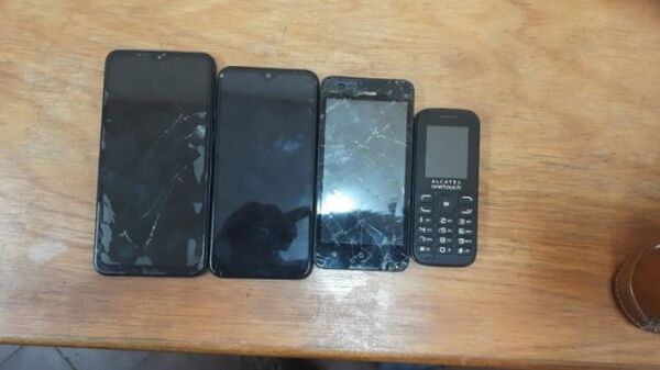 Incautan teléfonos celulares durante requisa en el penal de San Pedro