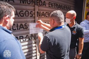Clausuran comercio donde asaltaron a un turista
