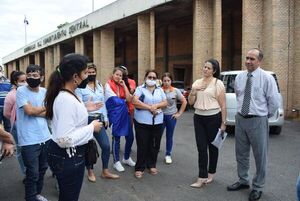 Estudiantes y docentes reclaman al gobernador de Central rubro para centros educativos - Nacionales - ABC Color