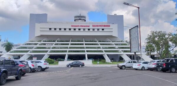 Expulsaron a la familia alemana de 17 integrantes por no estar vacunada - Nacionales - ABC Color