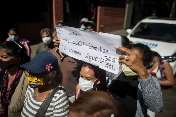 El agua en Venezuela se pierde en las calles - MarketData