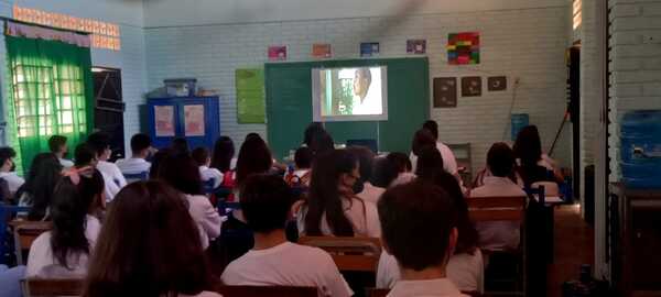 Prevención de problemáticas sociales son desarrollados en centro educativo de Lambaré.