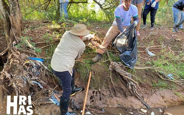 Sacan más de 5 toneladas de basura de arroyo Hu´i Rupa