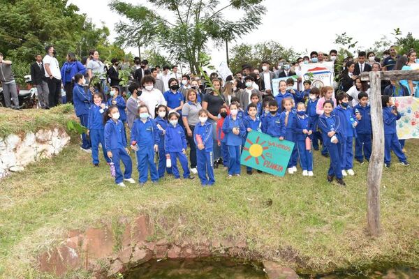 Estudiantes de San Ignacio marcharon en defensa y protección del agua, bosques y clima - Nacionales - ABC Color