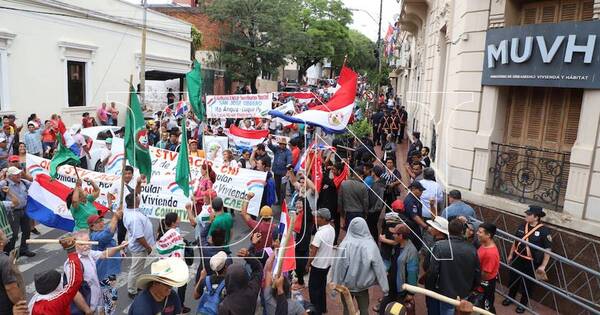 La Nación / Se inició marcha campesina por reclamos en Asunción