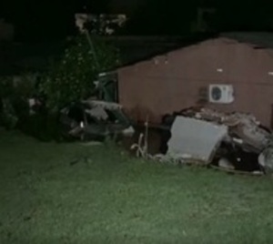 Muro caído tras temporal mata a hombre en San Lorenzo - Paraguay.com