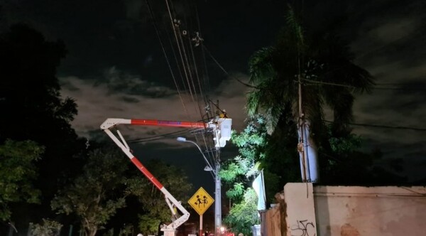 Reportan que al menos 13 ciudades quedaron sin luz tras el temporal