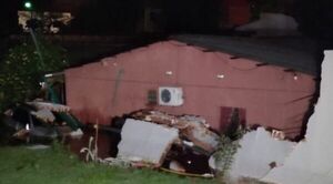 Hombre fallece aplastado tras derrumbe de muralla de su casa - Radio Imperio