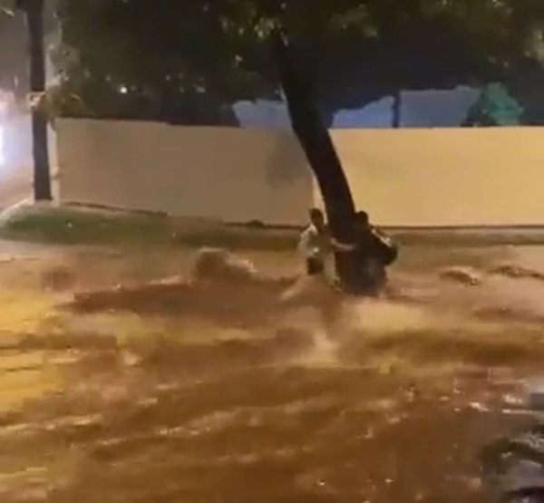 'Sentí que uno de mis niños estaba en ese lugar': Relato del hombre que salvó a un niño de ser arrastrado por raudal