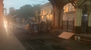 Titular del Ferrocarril recrimina a manifestantes que se refugiaron del temporal en la estación