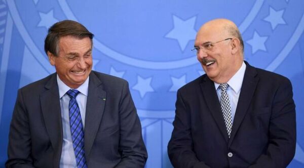 Bolsonaro y su ministro de Educación acusados de tráfico de influencias - Radio Imperio