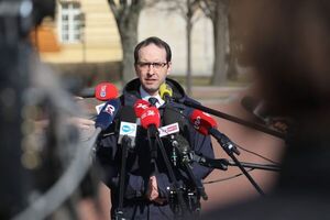 Polonia convoca al embajador ruso y anuncia la expulsión de 45 diplomáticos - Mundo - ABC Color