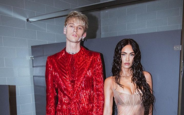 Machine Gun Kelly dio un tremendo concierto desde su hotel