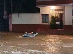 Crónica / [Video] Salí con tu salvavidas por las dudas, la tormenta sigue con todo