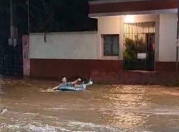 Crónica / [Video] Salí con tu salvavidas por las dudas, la tormenta sigue con todo