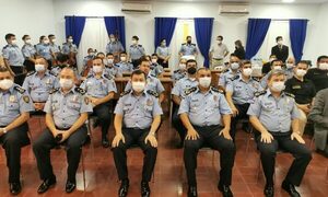 Franceses capacitan a policía sobre armas de fuego
