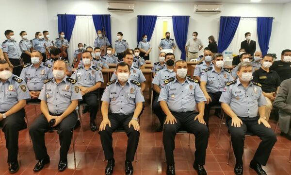 Franceses capacitan a policía sobre armas de fuego