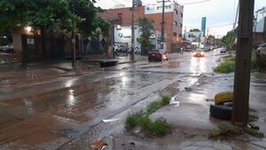 Zona del “metrobús”: inundación es constante con cada lluvia, lamentan comerciantes - Nacionales - ABC Color