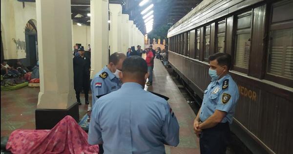 Campesinos pasaron la noche en el Ferrocarril por inclemencias del tiempo