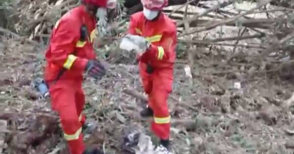 La Nación / China: encuentran una caja negra del avión que se estrelló con 132 pasajeros