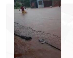 Vecinos del barrio 23 de Octubre piden ayuda tras fuerte temporal - La Clave