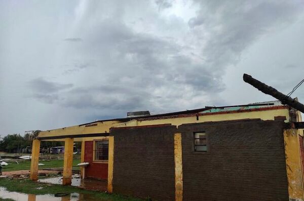 Imparable lluvia causó destrozos en varias USF y centros de salud - Nacionales - ABC Color
