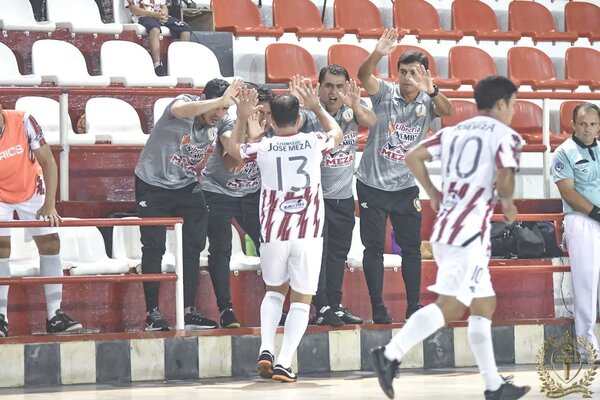 José Meza y Victoria FC inician con triunfos