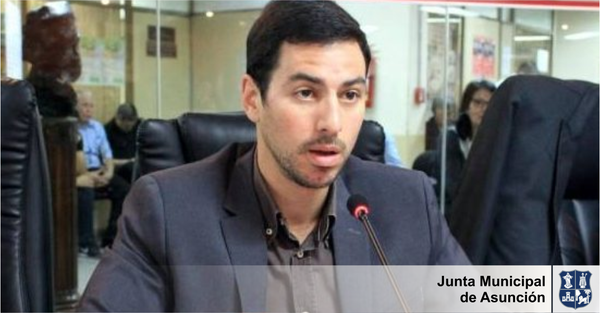 Concejal de PQ defiende la construcción de un surtidor en plena Costanera - El Trueno
