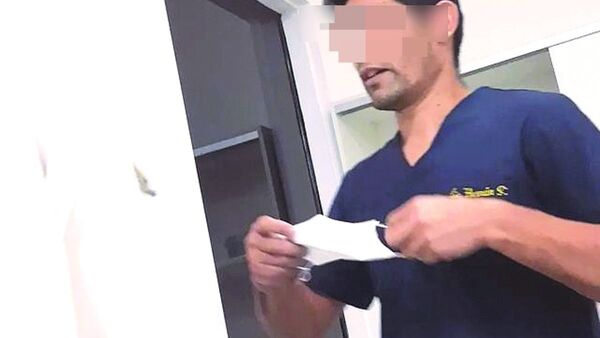 Abusó de adolescente durante estudio médico