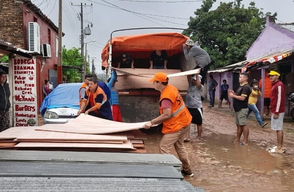 SEN asiste a familias afectadas por tormentas