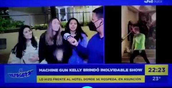 Crónica / [VÍDEO] Periodista quedó en offside en vivo por no saber quién es Doja Cat