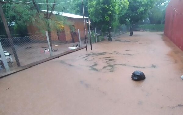Torrencial lluvia también inundó varias calles de Coronel Oviedo - Nacionales - ABC Color