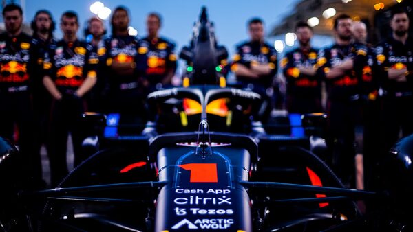 Max Verstappen y Checo Pérez llegan a un GP de récords para su equipo - El Independiente