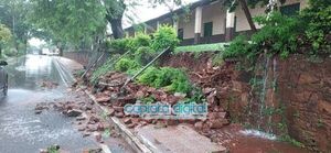 Derrumbe de murallas de instituciones y otros cuantiosos daños deja el temporal en Capiatá