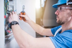 Matricularán a electricista para promover empleo - ADN Digital
