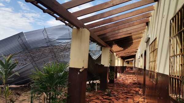 Tras fuerte temporal, nueve aulas quedaron destrozadas en una escuela de Luque - Megacadena — Últimas Noticias de Paraguay